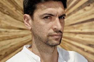 雷竞技DOTA2-帕斯托雷：现在球员十八九岁就年薪千万，能保持对足球的热爱吗？