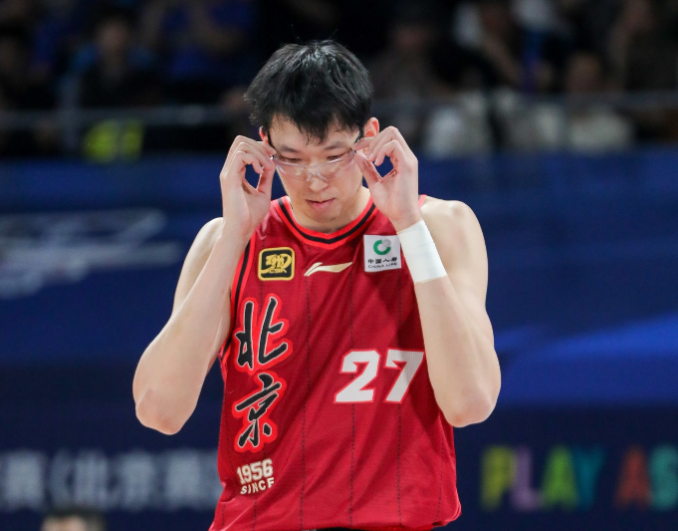 许利民:周琦眼睛初步检查不像去年那么严重 今晚肯定不打